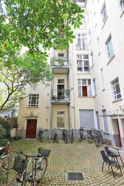 Hofansicht mit Balkon