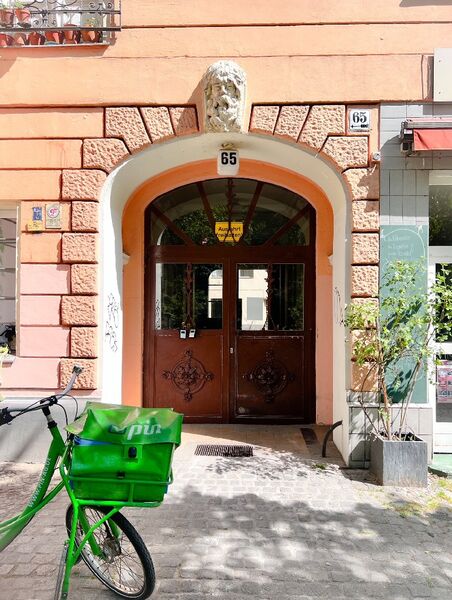Eingang Gebäude