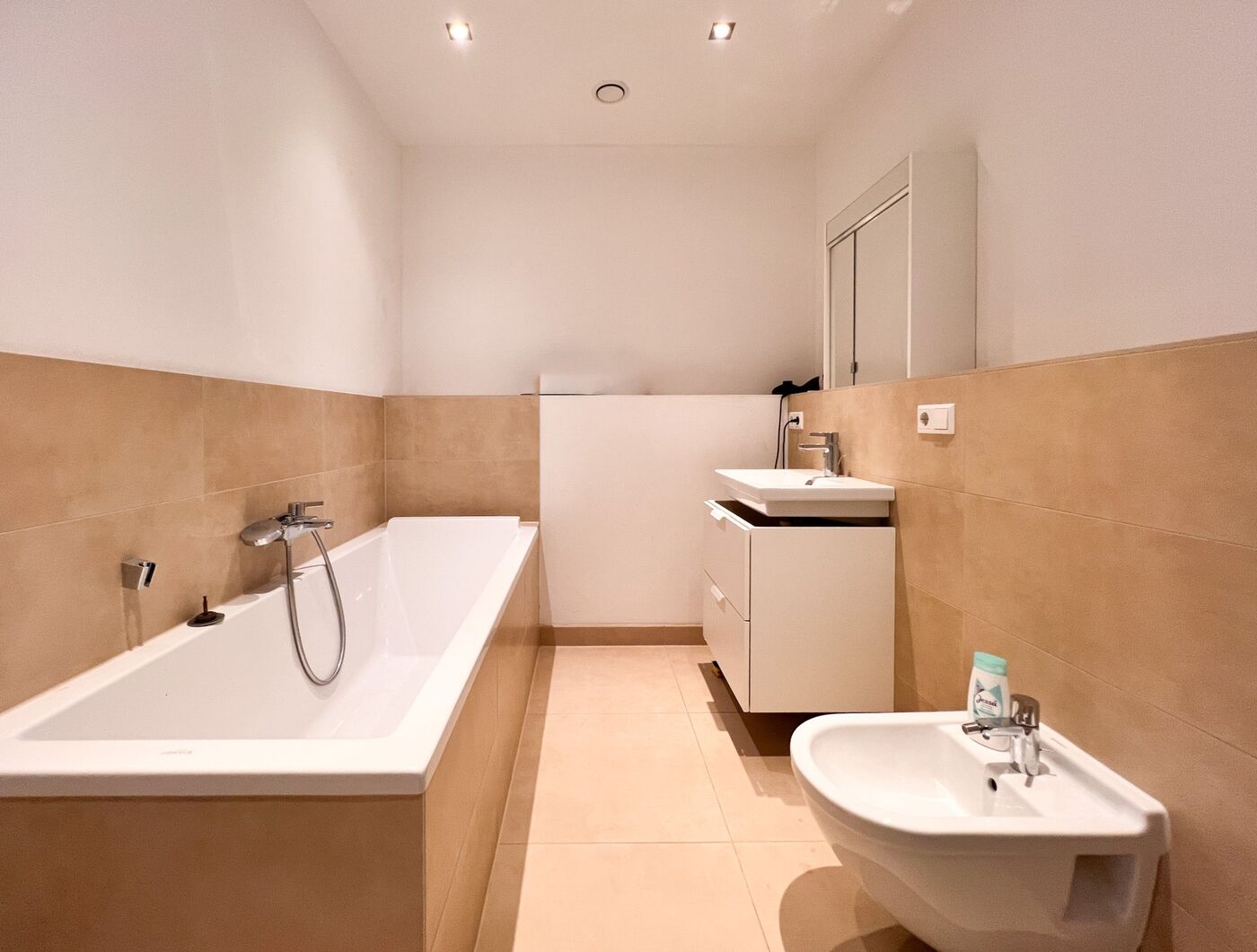 großzügiges Badezimmer