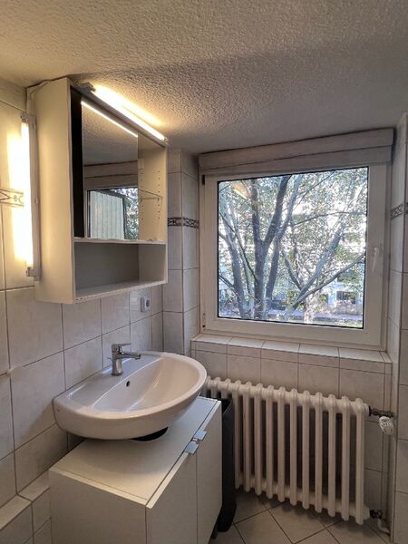 Badezimmer mit Fenster